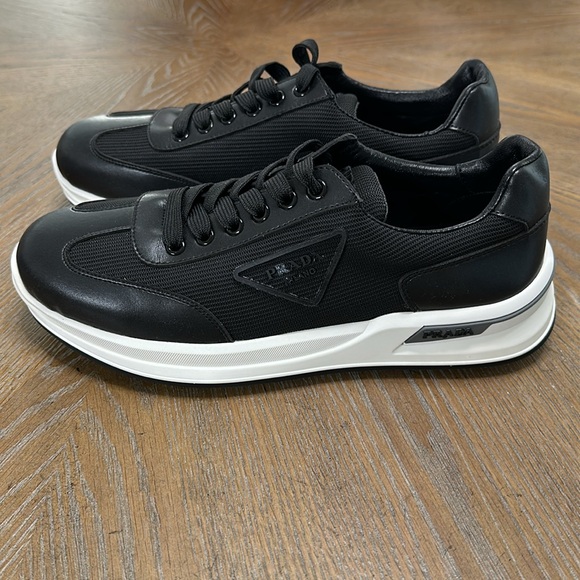 Prada Men’s black shoes Sz 8.5 US / Sz 41.5 EU
* side logo R missing see photo - Picture 3 of 8